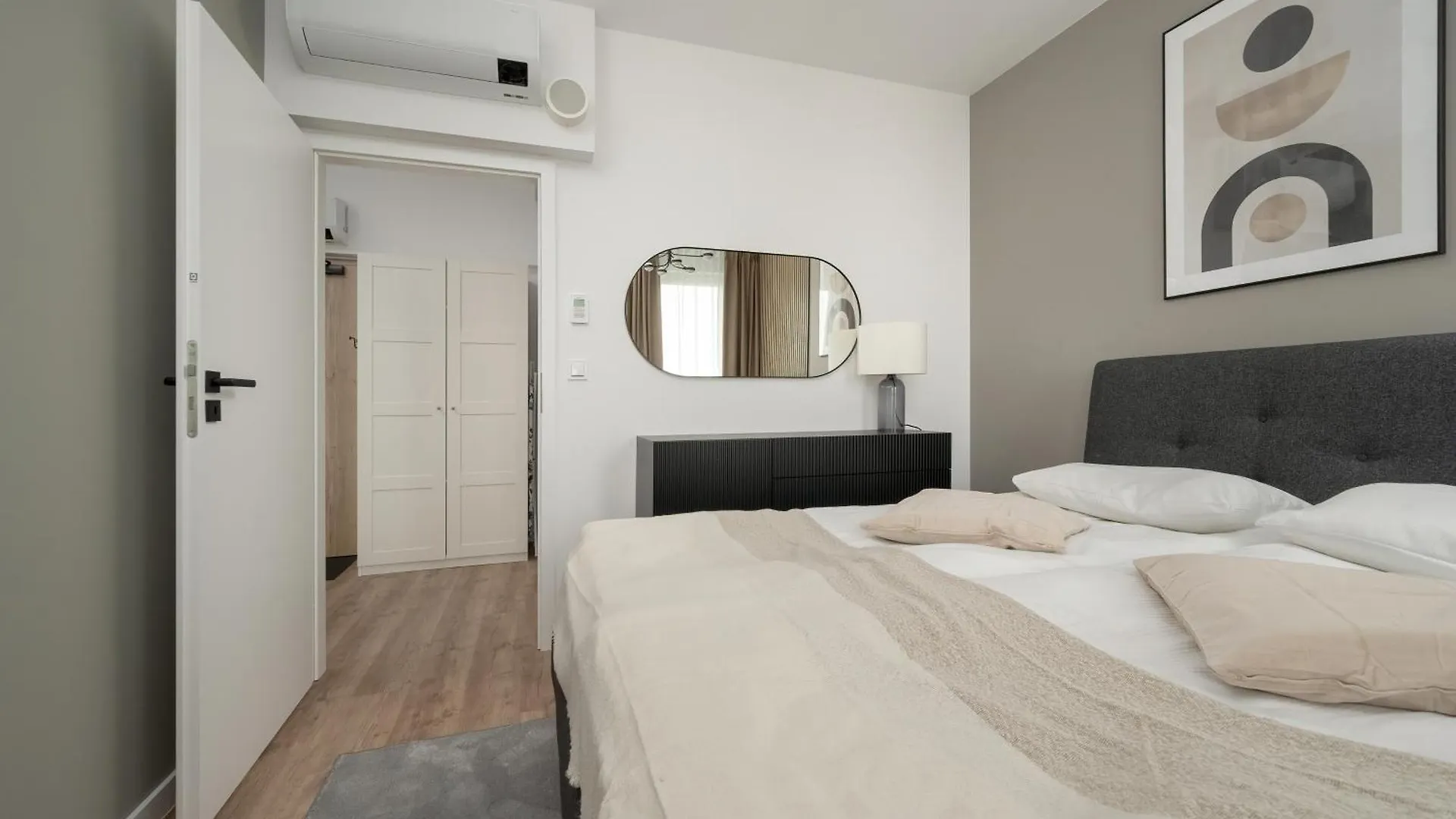 Apartment Apartamenty Zwycieska Z Klimatyzacja, Free Garage Wroclaw By Noclegi Renters Poland